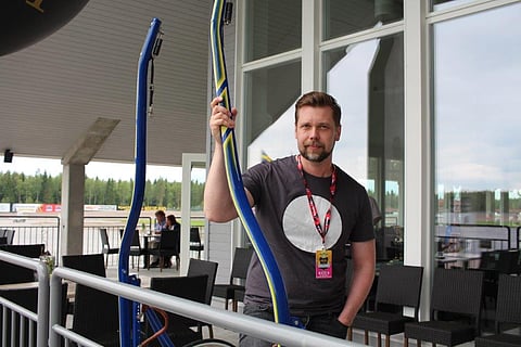 Härmän Powerparkin radalla on ravihistoria vahvasti läsnä, Jori Turja on tuonut radalle Varennen ME-kärryt joista Antti Pylkkänen hakee fiilistä päivän selostuksiin.