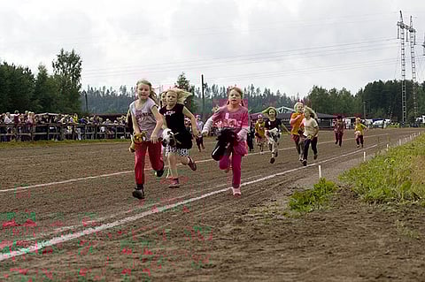 Sunnuntaipäivänä Toto4-ravien lisäksi Jämsä tarjoaa myös ajanvietettä lapsille, esimerkiksi poniratsastuksen merkeissä.