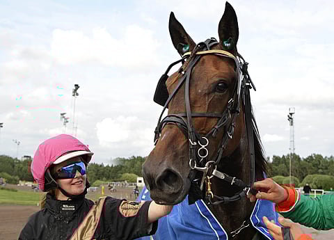 Perinteikkäissä ajoväreissä kilpaileva Tamara Skutnabb ja Luxorious Lord olivat Vermon nuoria tähtiä keskiviikkona.