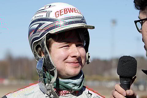 Iikka Nurmonen on Vieremän Toto4-pelin ratkaisijan roolissa Super Mangon kanssa.