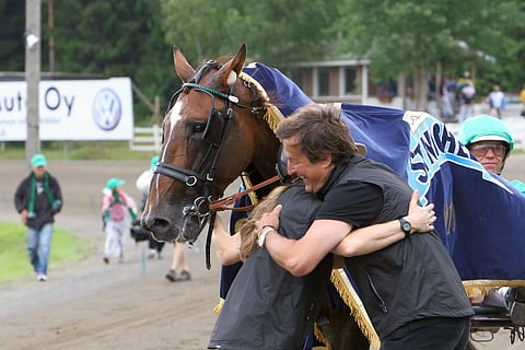 Valmentaja Fabrice Souloyn ja hoitaja Elina Kupiaisen riemu oli käsin kosketeltavaa Un Mec d'Heripren St Michel-voiton jälkeen.