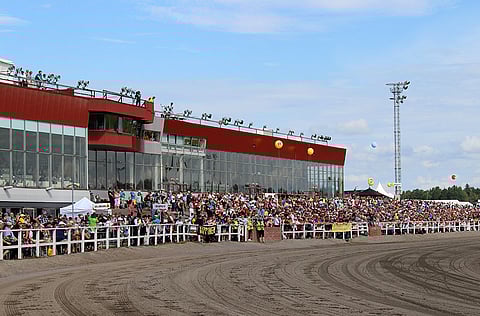 Turun kuninkuusravilauantaina nautittiin aurinkoisesta säästä.