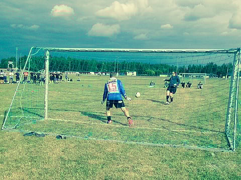 SM-finaali ratkesi rankkareilla. Mikko Takalo torjui Toni Karkkosen laukauksen. Kuva: Jarno Unkuri.