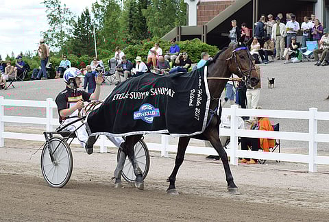 Iikka Nurmonen ja Midnight Hour kaarsivat voittajaesittelyyn viimeisestä välierästä. Kuva: Roosa Lindholm