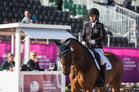 Jaana Kivimäki ratsasti kürissa neljänneksi.