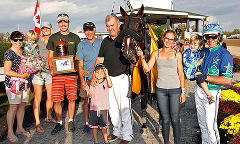 Cool Catesin valmentaja Noel Daley ja ajaja Andrew McCarthy juhlivat Ohiossa myös peitsaritamma Caviart Allyn voittoa Jugettessa. Kuva Brad Conrad