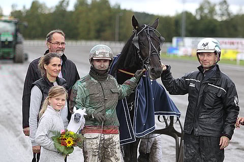 Valmentaja yllättyi hevosen hyvyydestä Turun Toto76-lähdössä. Kuva: Totofoto