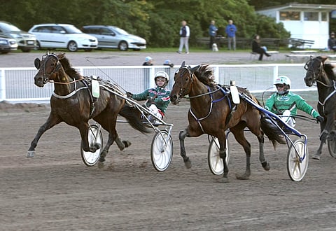 Jukka Torvisen ajokki Klena Vito ohitti Ice Winen ja Ari Moilasen lopussa oikein varmasti.