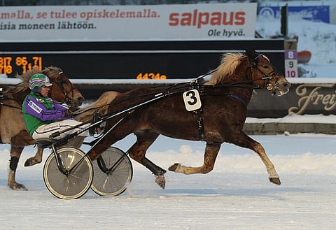 Costello jyräsi Polaran kumoon maalisuoralla.