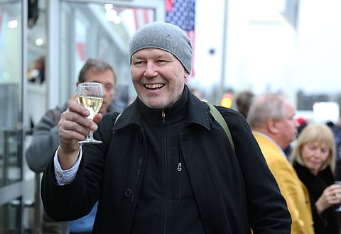 Timo Nurmoksen kelpasi kohottaa lasi kuohuvaa.