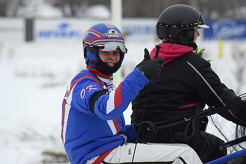 Olli Koivusen vuosi on alkanut loistavasti, ja hän nousi perjantain neljännen lähdön voitolla valtakunnallisen ajajaliigan kärkipaikalle.