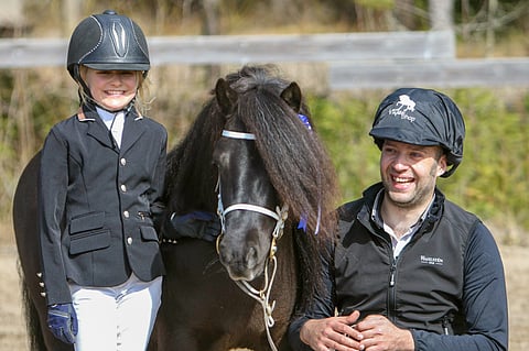 Patricia Salminen ja Roger Lumberg riemuitsivat Kakkulanmäen Virgilin huimasta pisterivistä ponioripäivillä.