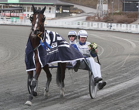 Kim Eriksson sai pikakomennuksen Zenit Brickin rattaille selkävaivaisen Örjan KIhlströmin tilalle. Tuloksena kultadivisioonan voitto. Kuva Harri Lind,