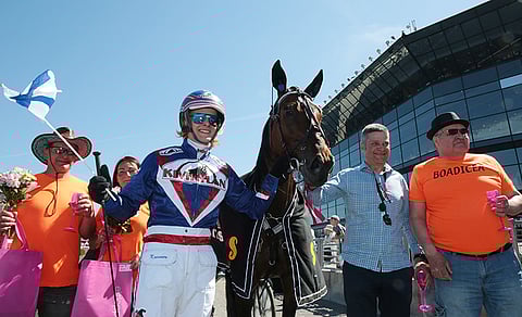 Olli Koivunen ja Boadicea näyttivät taitonsa Solvallan Elitloppet-lounasravien toisessa lähdössä. Kuva: Jarno Unkuri.