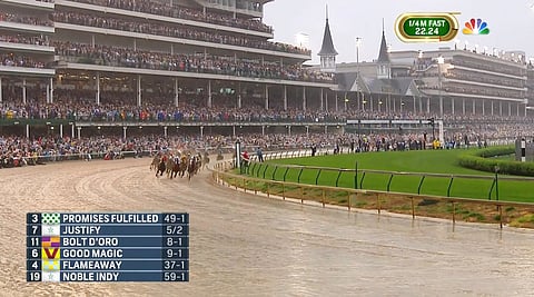 Churchill Downsin katsomosta seurattiin lauantaina sateessa Justifyn ja Mike Smithin voittoa Kentucky Derbyssä. Kuva NBC Sportin video.