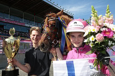 Mats Havulehto, Pomona II ja Elina Miettunen pitivät Suomen värejä esillä heti lauantain aluksi.