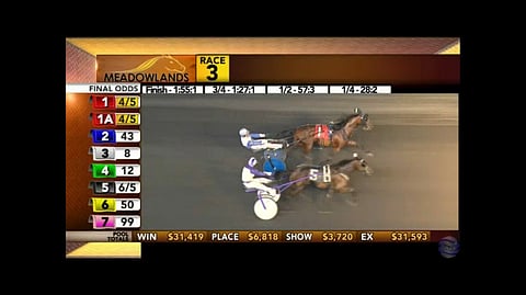 David Miller ajoi Ma Was Rightilla hienon kirivoiton kahden hevosen taistelussa, jossa Taylor Swiftly ja Scott Zeron saivat jäädä kakkoseksi. Kuva Meadowlands live stream