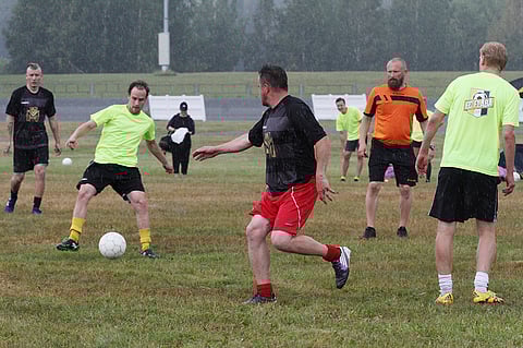 Sade huolehti Joensuun keskikentän kastelusta Ravifutiksen finaalin aikana. Kuva: Jarno Unkuri.