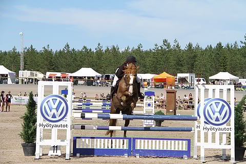 Viimeinen estekin puhtaasti!