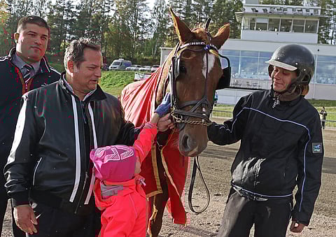 Huima Lento taustavoimineen.