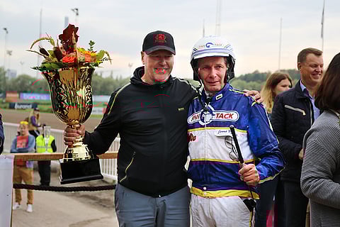 Timo Nurmoksen ja Jorma Kontion 75-finaalijuhlista satoi rahaa Suomeenkin.