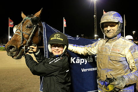 Esa Holopainen sai kuranaamion voittajan kyydissä.