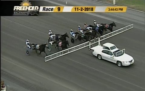 Niko Kärnä kaasutti voitokkaasti lähtöradalta neljä Freeholdin raveissa perjantaina ajokillaan Blenheim. Kuva Freehold Raceway live streaming