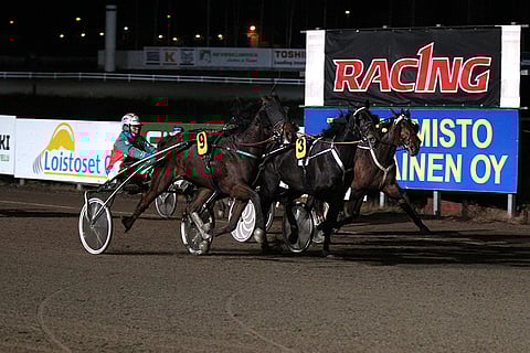 Hannu Hietasen kannustama Rose's Tara ohitti viimeisenä Callela Lisbethin.