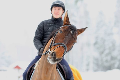 John Antell - Pederiksi Pederin paikalle. Sitten aikanaan! Kuvassa myös Osaka Hästak.