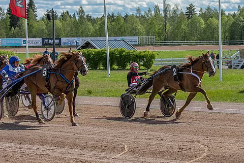 Siirin Älli runttasi parhaaksi johtavan rinnalta.