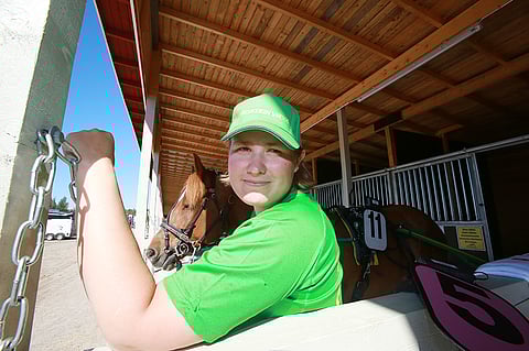 Sanna Päivike Rovaniemen kuninkuusraveissa takanaan tamma Olivia. Kuva: Jarno Unkuri.