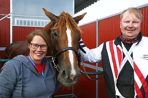 Mari Rautiaisen valmentama ja Kimmo Määttäsen ajama Piskon Pouta debytoi vuosi sitten kuningatarkilvassa komeasti kolmossijalla.