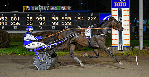 Pekka Korpi ja American Hero nähdään tositoimissa Vermossa.