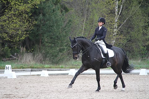 Elli Tuominen ja Woodcroft Rockstar kauden alussa Kangasalla.