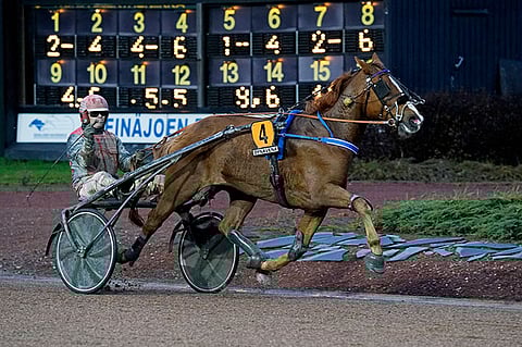 Kylmäveristen Kavioliigassa johtoasemaansa vankistanut Josveis toi Antti Ojanperälle ja Santtu Raitalalle kolmannen voiton Toto75-kierroksella.