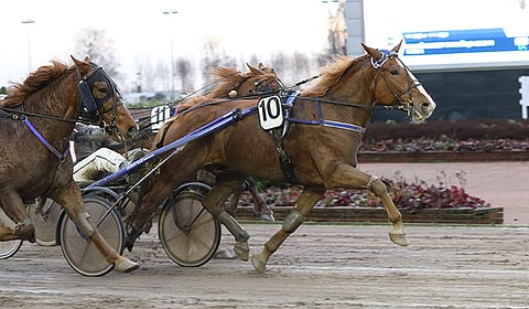 Keskellä kirivä Larsman voitti II divisioonan finaalin ennen laukan hienosti paikannutta Morisonia ja Lakuria.