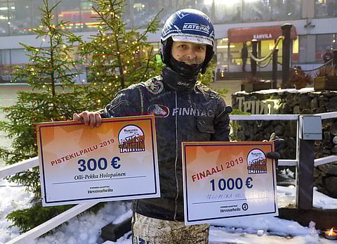 Olli-Pekka Holopainen keräsi kaikki mahdolliset lahjakortit.