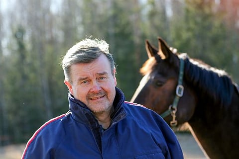 Vesa Mäkinen hakee valtiolta käsikassaraa ravialan päivänpolttaviin kysymyksiin. Kuva: Anu Leppänen