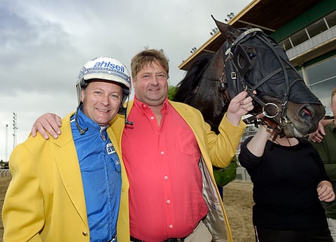 Erik Adielsson ja Svante Båth Derbyvoittaja Attraversiamon kanssa.