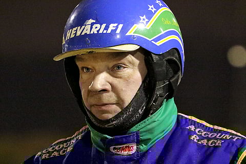 Saku Mikkola kuntouttaa Stonecapes Superbiä polvileikkauksesta.