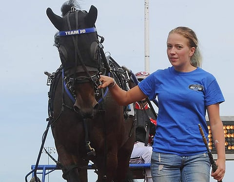 Kolmevuotias Syrinx Minx ja Heidi Torsti.