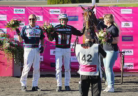 Hymy on Reijo Liljendahlin ja Ulf Ohlssonin huulilla Oblivionin voittoseremonioissa. (Kuva: HU Anu Leppänen)