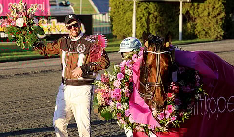 Siitä nyt kiistellään, tiesikö Daniel Redén millaiseen hornankattillan joutuu Elitloppet-voiton jälkeen. Kuva: HU arkisto