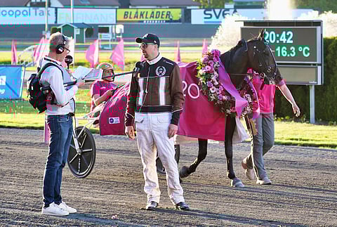 Daniel Redénillä onnittelujen tulva muuttui parissa päivässä lokavyöryksi.