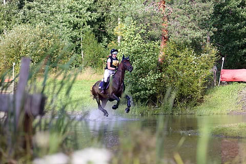 Hedda Wikström on tuore junnujen kenttämestari. Hän voitti Pin Rock's Fade to Blackilla ja starttasi myös Lawestalla, jolla oli luokassa viides.