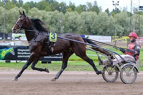 BWT Echo avaa viisivuotiskautensa Solvallassa loistopaikalta. Ohjastuksesta vastaa kuvan Janne Sorosen sijasta Jorma Kontio,