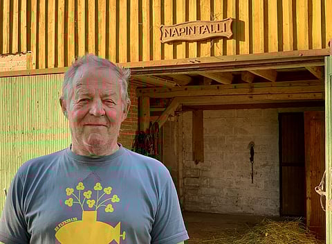 Erik Skutnabb lähtee huomenna yhdessä kumppaninsa Brita Flanderin kanssa tyttären luo. Kuva: Anu Leppänen