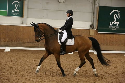 Mia Kainulainen ja Laram.