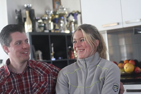 Janne Soronen ja Katja Melkko matkaavat viiden hevosen kanssa Eskilstunaan.