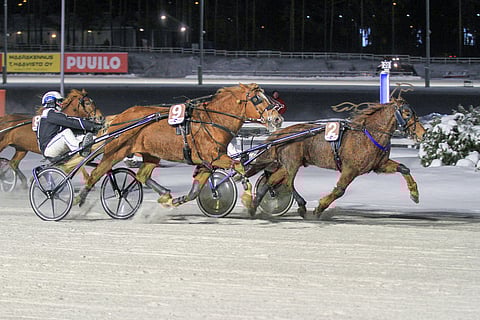 Kartier (9) ja Morison Teivon loppusuorakamppailussa 16.1. Kuva: Roosa Lindholm